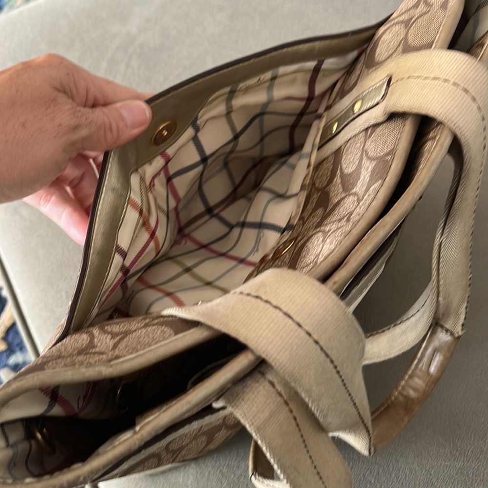 Coach bag!! - Picture 5 of 9